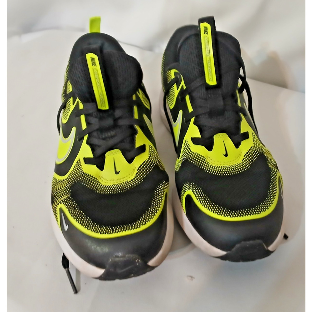 Nike Cosmic Runner Big Kids Running Shoes Youth 6/Mens 6 Neon Durable Futuristic